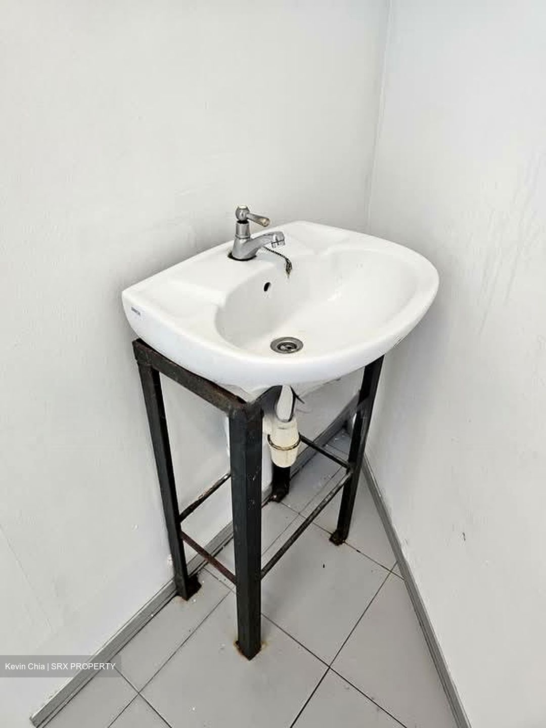 Tampines Street 21 (D18), Shop House #561504991